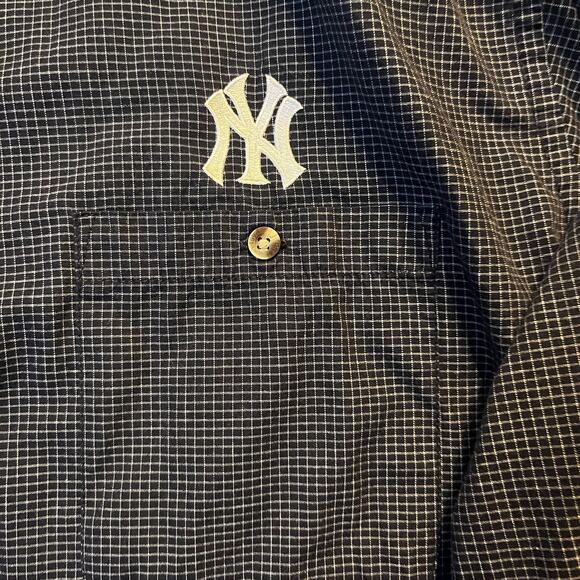 MLB Antigua Men's LG New York Yankees Long Sleeve Button Down Dress Shirt - Picture 2 of 4